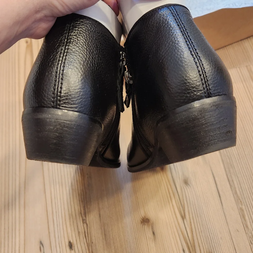 Softwalk NIB Rocklin Black Ankle Boot